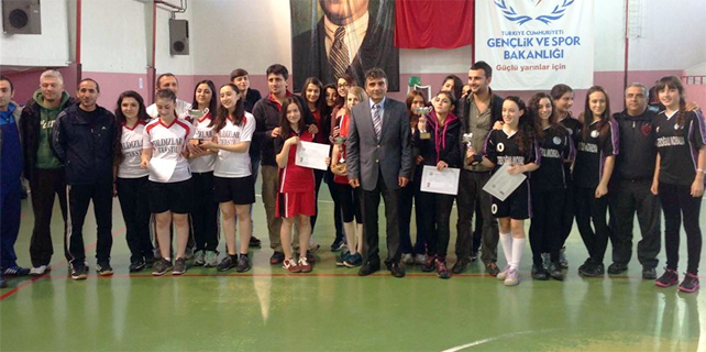 Rize'de liseler arası Badminton turnuvası sona erdi