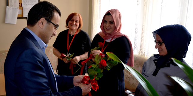 Başkan Esmen'den Hemşirelere özel ziyaret