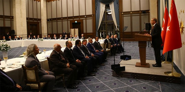 Cumhurbaşkanı Erdoğan, RTEÜ Geliştirme Vakfı'nı ağırladı