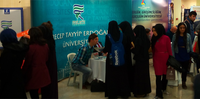 RTEÜ, İstanbul'daki üniversiteler fuarına katıldı