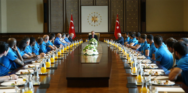 Cumhurbaşkanı Erdoğan, Rizespor'u ağırladı