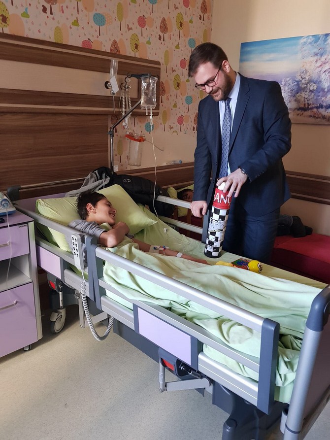 AK Parti Rize İl Gençlik Kolları’ndan Çocuk Hastalara Ziyaret