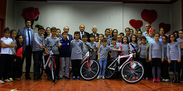 Rize'de öğrencilere 260 bisiklet dağıtıldı