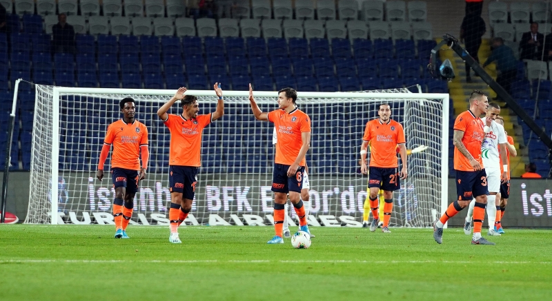 Başakşehir 5 haftada attığı golü 1 maçta buldu