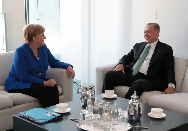 Başkan Erdoğan Merkel ile bir araya geldi
