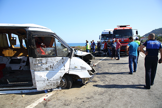 Giresun'da minibüs devrildi: 3 ölü, 1 yaralı