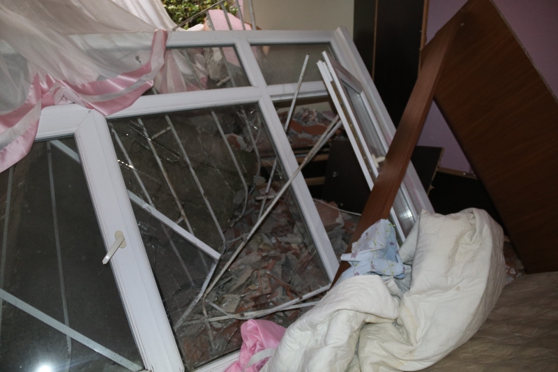 Rize'de toprak kayması sonucu 2 ev hasar gördü