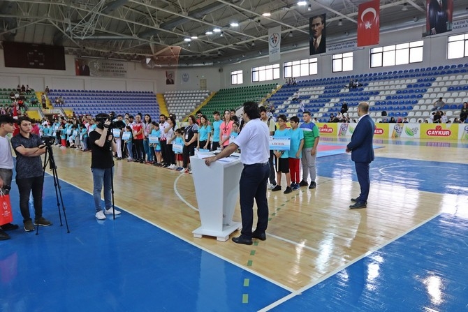 Rize'de Yaz Spor Okulları Açılışı Yoğun Katılım ile Yapıldı