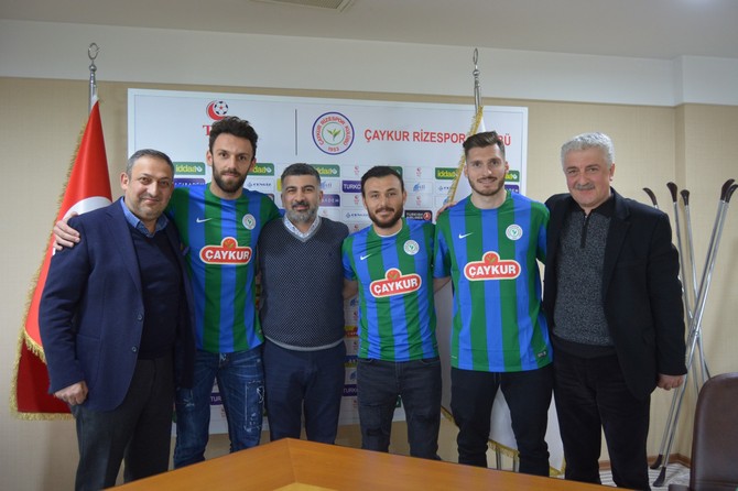 Rizespor'un Yeni Transferleri Yeşil Mavili Forma ile Poz Verdi