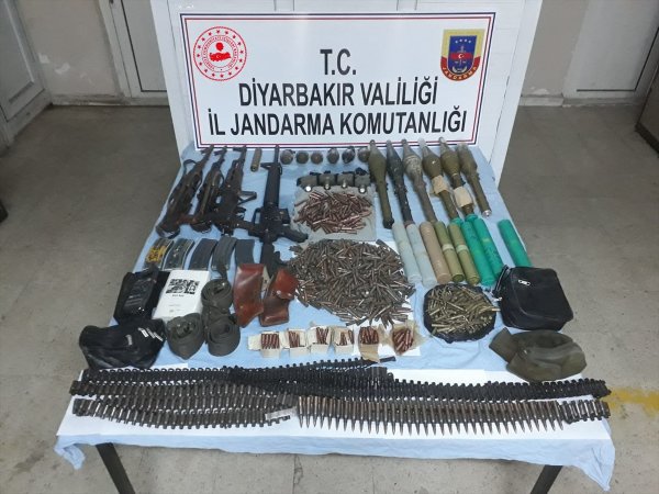 Terör örgütü PKK'ya ait 8 sığınak imha edildi