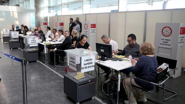 Yurt dışında seçimin ikinci günü 40 bin kişi oy kullandı