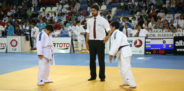 Minikler Judo Şampiyonası Rize'de başladı