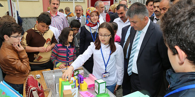 Kalkandere'de TÜBİTAK Bilim Fuarı açıldı