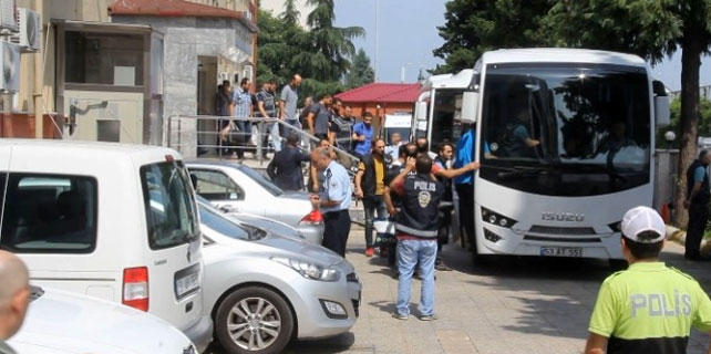 Rize'de serbest kalan 14 polis yeniden tutuklandı