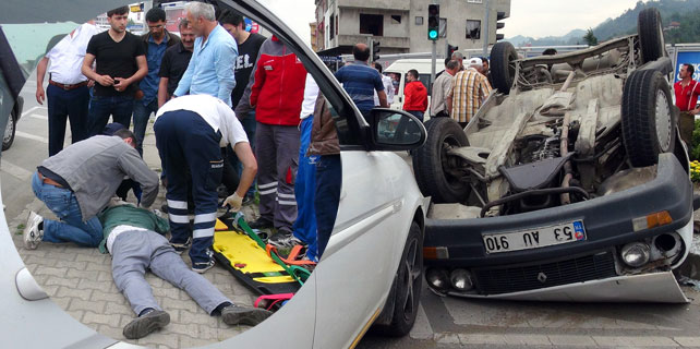 Rize'de otomobil takla attı: 1 yaralı
