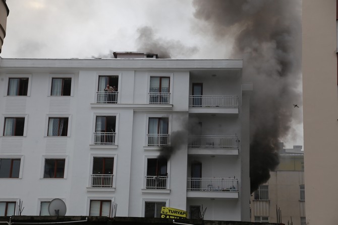 Rize’de Apartman Dairesinde Çıkan Yangın Paniğe Neden Oldu