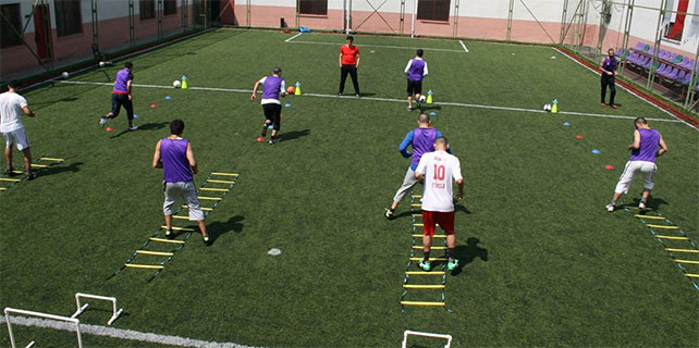 Rize'de cezaevi tutuklularına futbol eğitimi