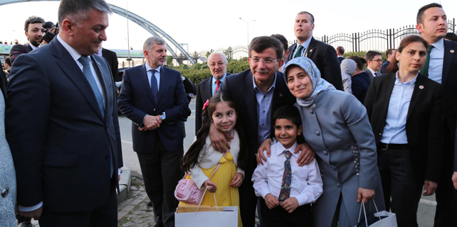 Başbakan Davutoğlu, Rize Valiliği'ni ziyaret etti