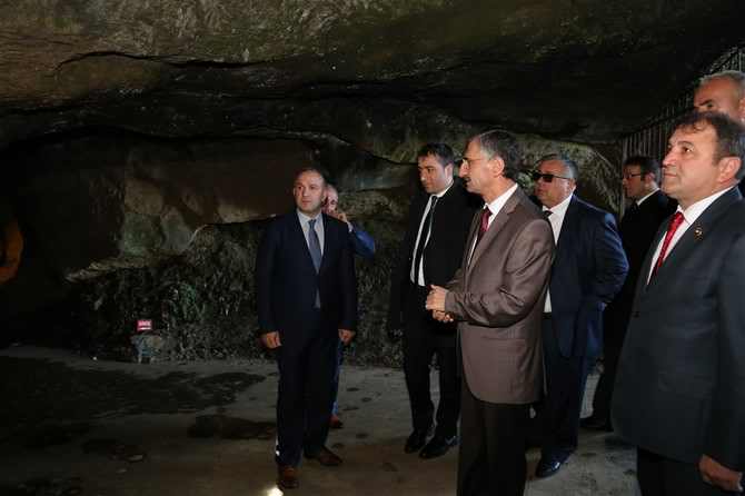 Vali Bektaş Pileki Mağarasında İncelemelerde Bulundu