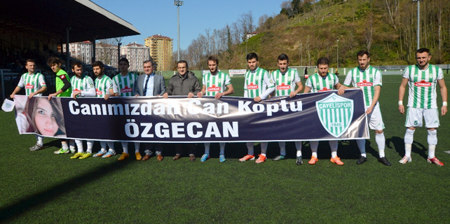 Çayelisporlu futbolcular Özgecan Aslan'ı unutmadı