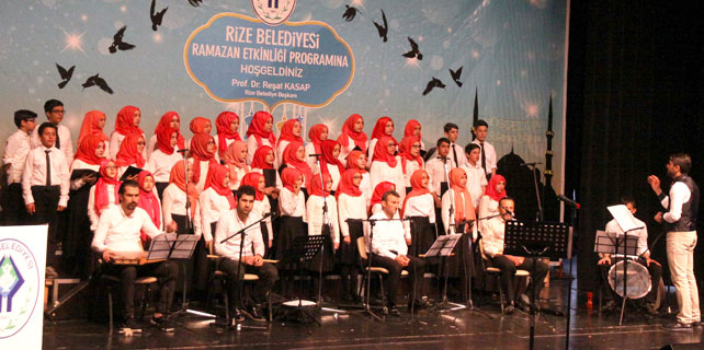 Rize'de çocuklardan tasavvuf musikisi gösterisi