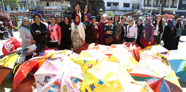 Rize'de kadınlardan rengarenk panayır