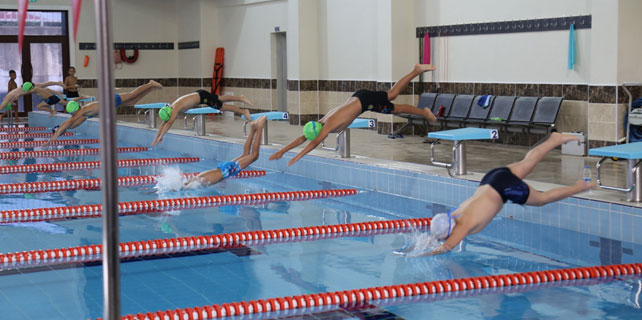 Rize'de yüzme yarışı şampiyonları belli oldu