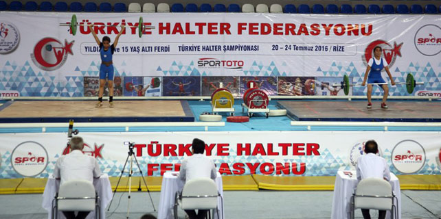 Türkiye Halter Şampiyonası Rize'de başladı