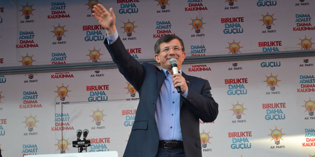Başbakan Davutoğlu Rize'de miting düzenledi