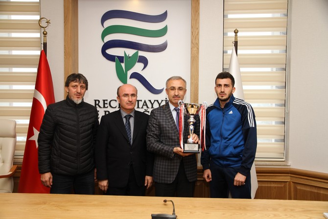 RTEÜ Futbol Takımı Eze Eze 1. Lige Yükseldi