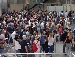 Atatürk Havalimanı'nda bayramda yolcu yoğunluğu