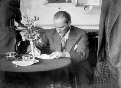 Atatürk'ün Trabzon'a ilk gelişinin 94. yıl dönümü