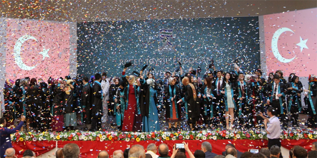 RTE Üniversitesi 3 bin mezun daha verdi