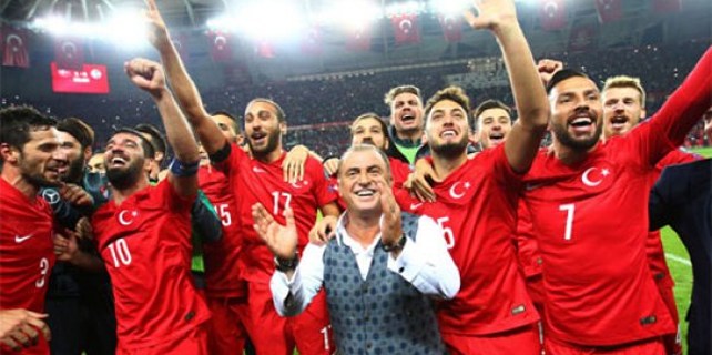 Serdar Ortaç'tan Euro 2016 şarkısı