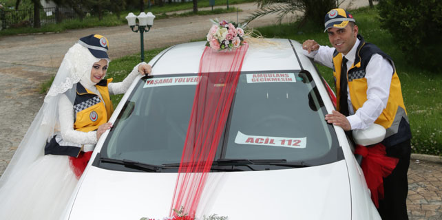 Rize'de ambulans şoföründen dikkat çeken düğün
