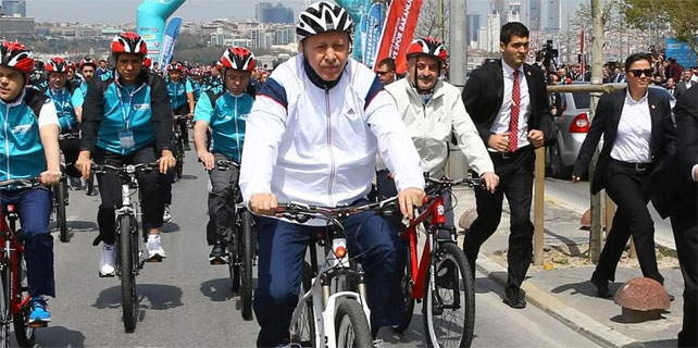 Cumhurbaşkanı Erdoğan bisikletini Rizespor'a hediye etti