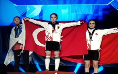 Çaykur Rizespor Kulubü ve Rize TOHM Sporcusu Bektaş, Yıldızlar Dünya Halter Şampiyonu Oldu