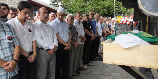 CHP'li İsmail Durmuş son yolculuğuna uğurlandı