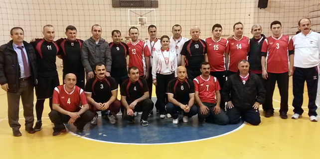 Rize'de öğretmenlerden RENK'li voleybol turnuvası