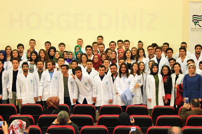 RTEÜ'lü Geleceğin Doktorları Beyaz Önlüklerini Giydi