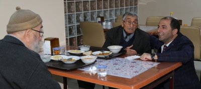 Rize Belediyesi'nden Yaşlılara Bayram Ziyareti