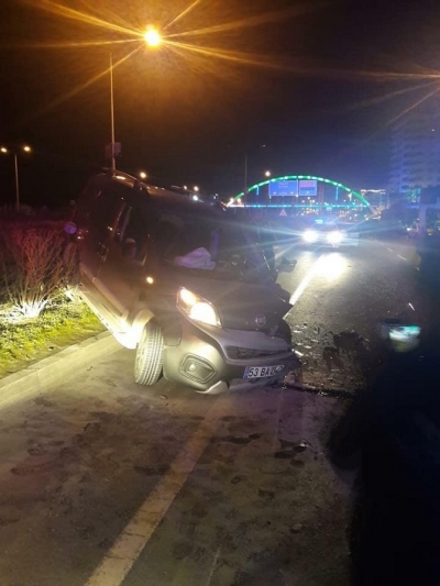 Rize'de otomobil ile kamyonet çarpıştı: 3 yaralı