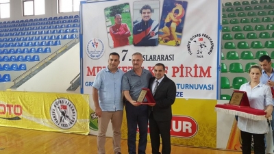 Rize'deki Güreş Turnuvasında Türkiye 8 Altın Madalya İle Birinci
