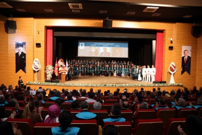 RTEÜ'de Üniversiteliler Yazıcı ile Mezuniyet Coşkusunu Yaşadı