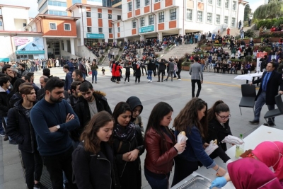 RTEÜ'lü Öğrencilerden Hamsi Festivaline Yoğun İlgi