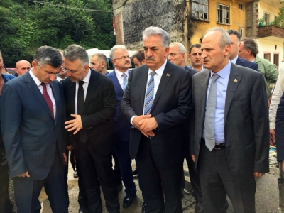 Ulaştırma ve Alt Yapı Bakanı Turhan Rize'de Sel Bölgesinde İncelemelerde Bulundu